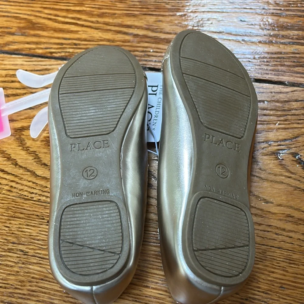 Children’s Place new with tag gold sparkling ballet flats. Little girls Size 12.